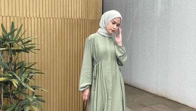 8 Pilihan Baju Lebaran Cantik Warna Sage Green yang Jadi Tren Tahun Ini
