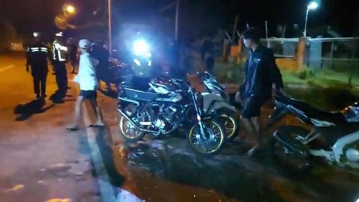 Balap liar di jalan Pantura di Bubarkan Polisi 103 motor diamankan