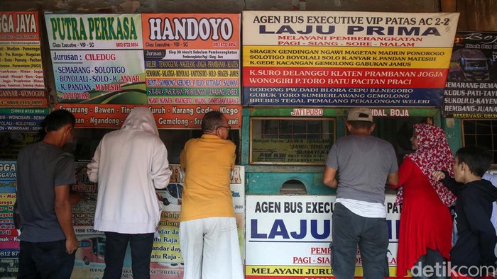 Penjualan tiket bus pada musim mudik tahun ini diakui para agen perjalanan kurang bergairah. Hal ini diduga karena banyaknya kegiatan mudik gratis.