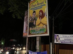 Heboh Penampakan Shenina dan Emir pada Billboard Lebaran di Padang