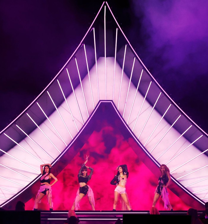 BLACKPINK INDIO, CALIFORNIA - APRIL 15: (L-R) Jisoo, RosΓ©, Lisa, and Jennie of BLACKPINK perform at the Coachella Stage during the 2023 Coachella Valley Music and Arts Festival on April 15, 2023 in Indio, California. (Photo by Frazer Harrison/Getty Images for Coachella)