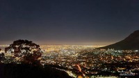 Suasana kota Cape Town di malam hari
