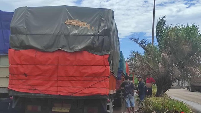 di Jalan Lingkar Selatan (JLS) menuju Pelabuhan Ciwandan. (M Iqbal).