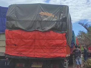 Nahas Sopir Truk di Ciwandan Terjebak Macet, Barang Disikat Bajing Loncat