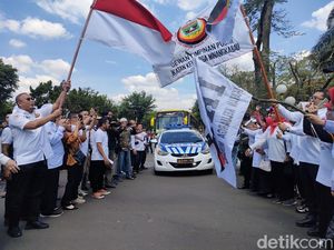 Momen Fadli Zon-Andre Rosiade Lepas Mudik Gratis ke Sumbar