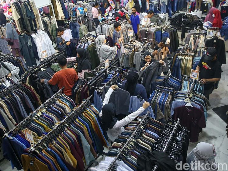 Gaspol! H-6 Warga Berburu Baju Lebaran