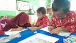 Bu Guru Normi & Ragam Media Interaktifnya, Bantu Siswa Belajar Membaca