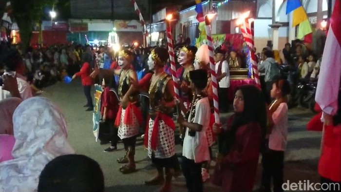 Kemeriahan lomba ronda thethek (rontek) atau musik patrol Ramadan di Pesisir Trenggalek