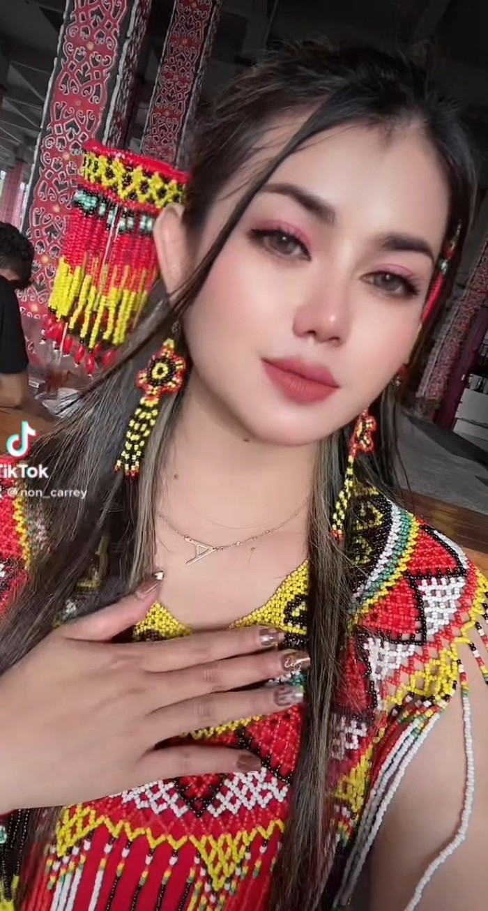 Keponakan Ida Dayak Keponakan Ida Dayak