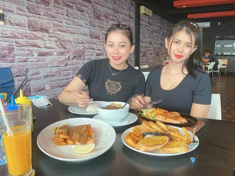 Disebut Keponakan Ida Dayak, Anastasia Linalolica Penggemar Steak