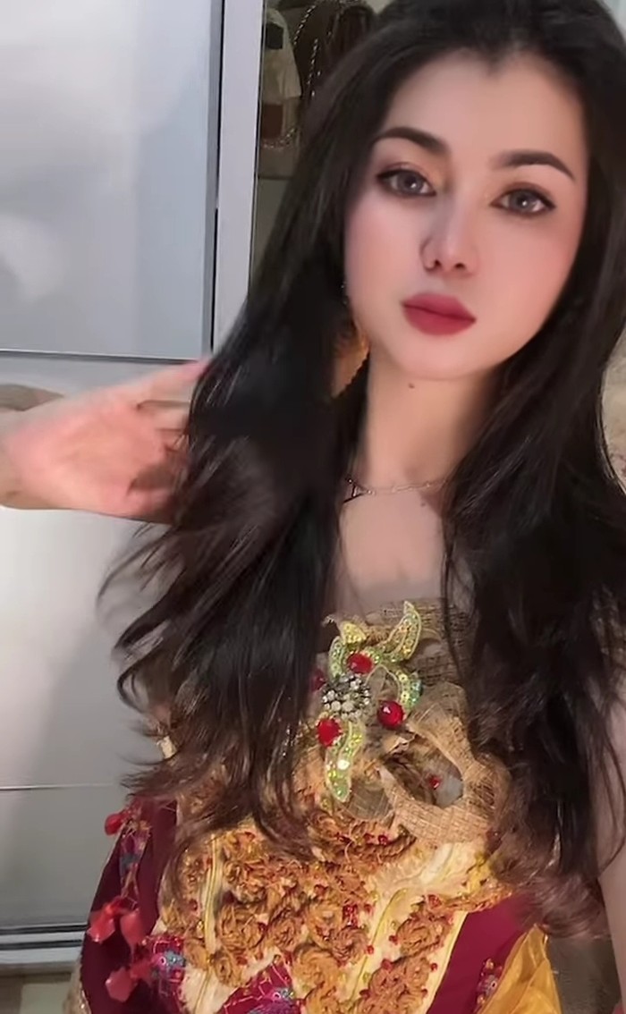 Keponakan Ida Dayak Keponakan Ida Dayak
