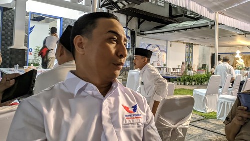 Ketua DPD Perindo Mataram Zammatur Rahili ditemui di Kantor Perindo Mataram, Minggu malam (16/4/2023).