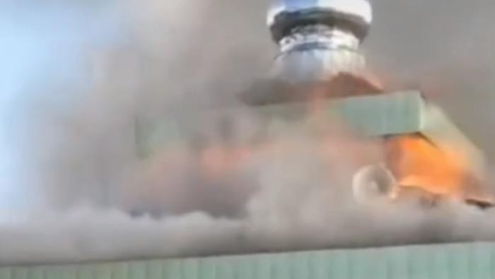Tampak bangunan masjid di Kota Manado yang terbakar.