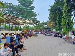 Masjid Al Madani Jadi Favorit Mahasiswa Surabaya Timur untuk Berburu Takjil