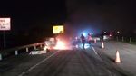 Penampakan Bara Api yang Meludeskan Mobil Pemudik di Tol Mojokerto