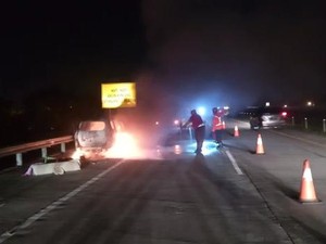 Mobil Pemudik Asal Bojonegoro Ludes Terbakar di Tol Mojokerto