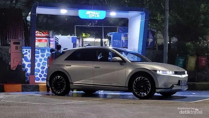 Tak perlu waktu lama hingga baterai mobil terisi penuh