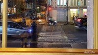Menikmati Braga di malam hari sambil menunggu mobil dicharge di Kantor PLN Braga Heritage Bandung