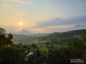 Mudik ke Jawa Barat Naik Mobil Listrik, Ini Kisahnya
