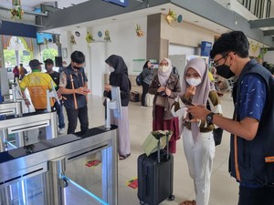 Pemudik Tujuan Surabaya Mulai Berdatangan dengan Kereta Api
