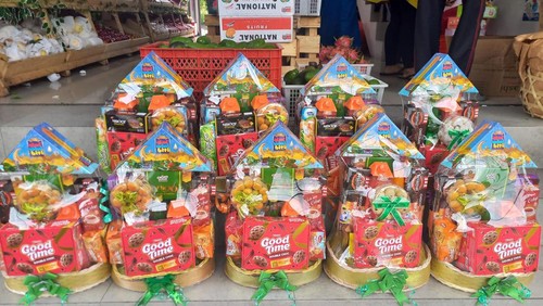 Pesanan parsel lebaran di Buleleng meningkat, penjual parsel di Pasar Banyuasri dapat sekitar 250 orderan parsel jelang lebaran, Minggu (16/4/2023).