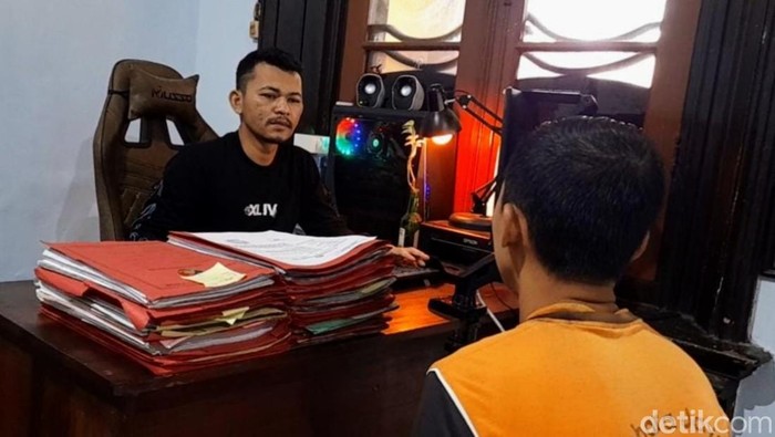 Pelaku pengededar bubuk petasan di Bondowoso diperiksa
