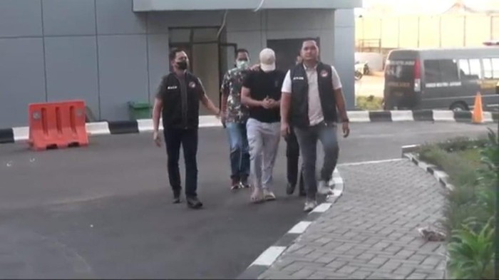 Penangkapan artis sinetron inisial HI. (dok. Polres Metro Jakarta Barat).