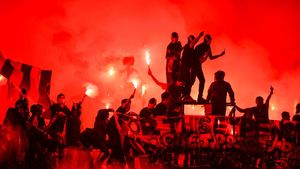 Persib Kalah, Bobotoh Masuk Lapangan