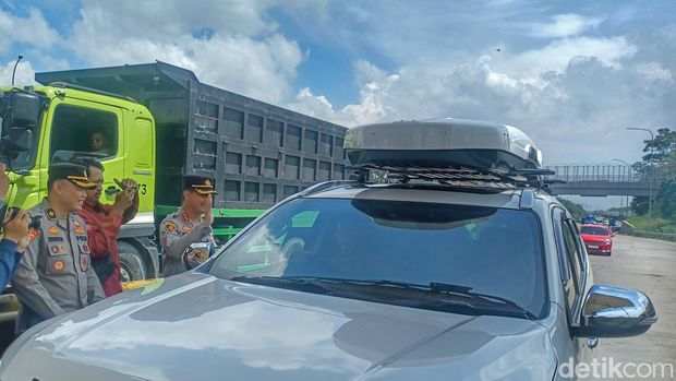 Pintu keluar Tol Cileunyi.