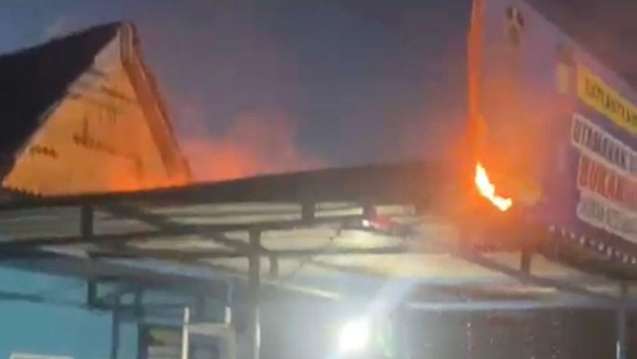 Pos Polantas di Pinrang terbakar dilempari molotov. Dokumen Istimewa