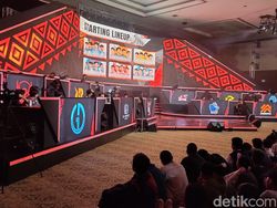 Ribuan Orang Tumblek Blek di Grand Final FFML Season 7 Free Fire