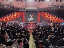 Ribuan Orang Tumblek Blek di Grand Final FFML Season 7 Free Fire