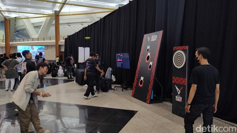 Grand Final Free Fire Master League (FFML) Season 7 resmi dimulai hari ini, Minggu, 16 April 2023. Berikut potret kemeriahannya, yang disambangi oleh ribuan penggemar Free Fire di Indonesia.