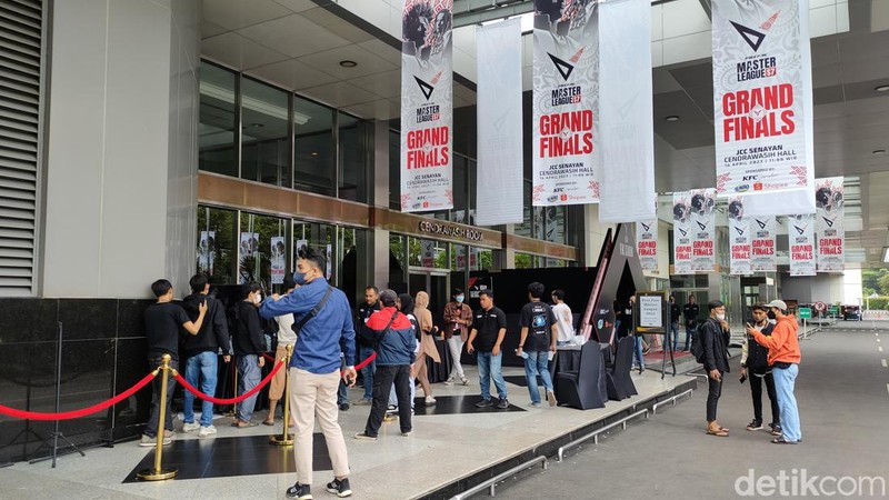 Grand Final Free Fire Master League (FFML) Season 7 resmi dimulai hari ini, Minggu, 16 April 2023. Berikut potret kemeriahannya, yang disambangi oleh ribuan penggemar Free Fire di Indonesia.