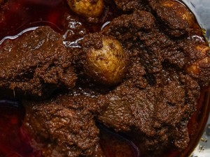 Resep Rendang Hitam Padang yang Lezat Pekat Rempahnya