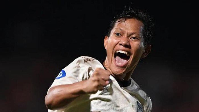 Selebrasi gol gelandang Borneo FC Adam Alis.