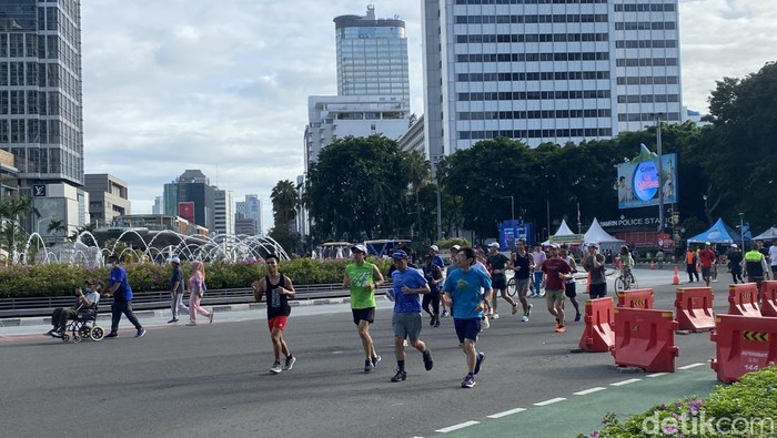 Suasana CFD di kawasan Bundaran HI, Jakarta Pusat, Minggu (16/4/2023) pagi. (Devi Puspitasari/detikcom)
