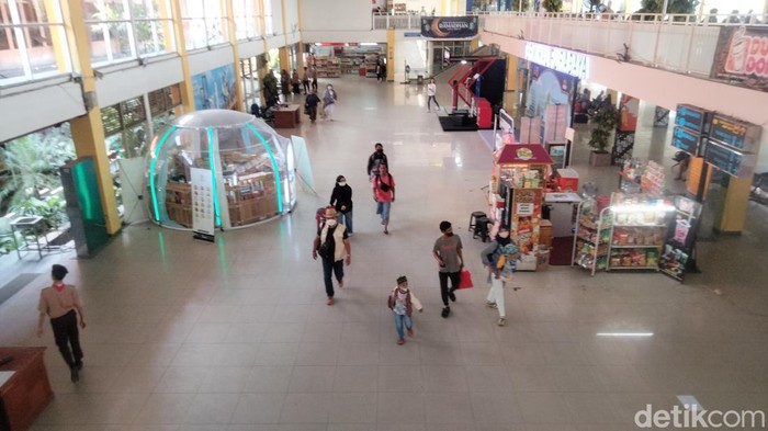 Suasana di Terminal Purabaya menjelang cuti bersama Mudik Lebaran 2023. Gelombang mudik mulai terasa.