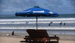 Suasana Pantai Kuta Pada Libur Akhir Pekan Sebelum Lebaran