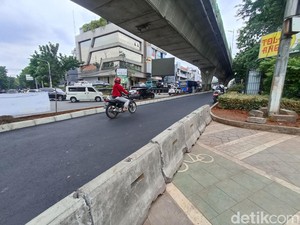 Tabur Bunga di Jalur Sepeda Usai Penutupan Simpang Pasar Santa