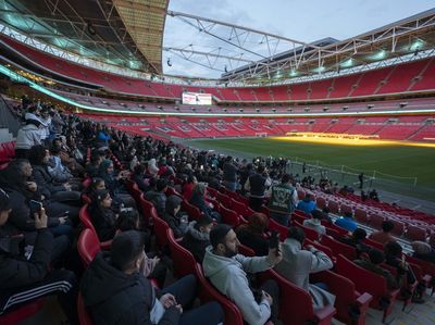 Wow! Muslim Inggris Buka Puasa Bersama di Stadion Wembley