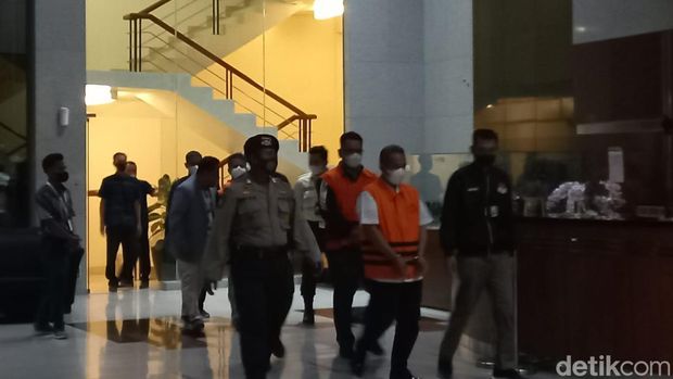 Yana Mulyana resmi ditahan KPK (Anggi Muliawati/detikcom)