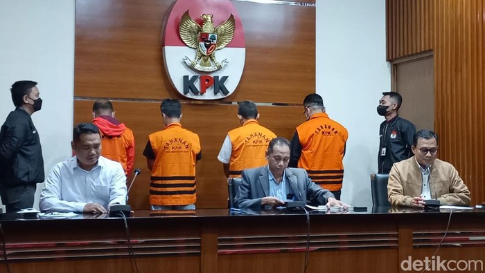 Yana Mulyana resmi ditahan KPK (Anggi Muliawati/detikcom)