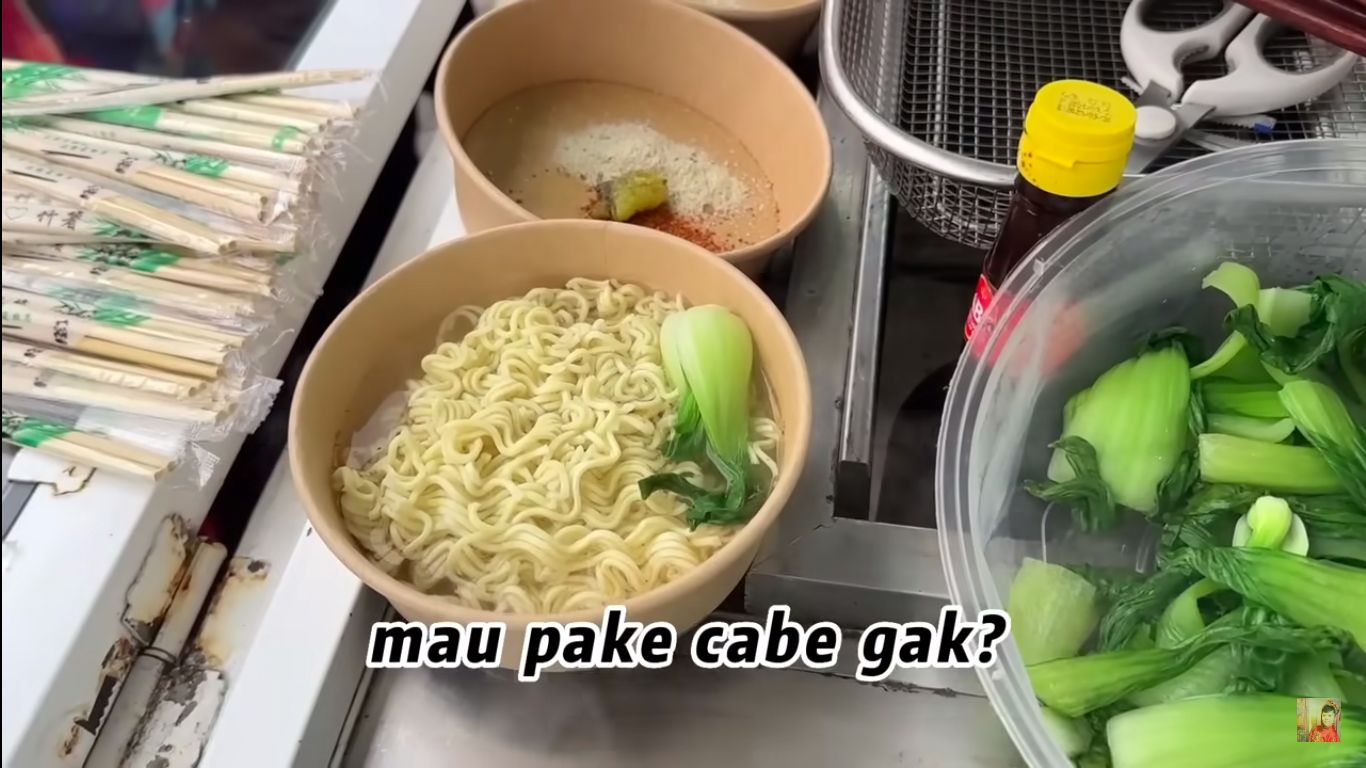 YouTuber Indonesia jualan Indomie