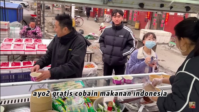 YouTuber Indonesia jualan Indomie