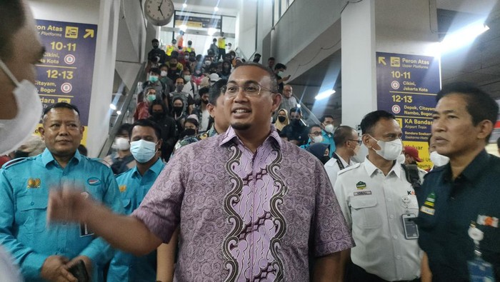 Andre Rosiade di Stasiun Manggarai (Dwi-detikcom)