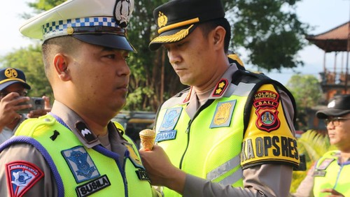Apel Gelar Pasukan Pengamanan Hari Raya Idul Fitri di Taman Kota Singaraja, Senin (17/4/2023). (Made Wijaya Kusuma)