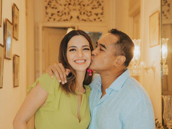 Nia Ramadhani ulang tahun ke-33.