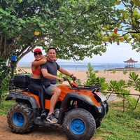 Ari Wibowo dikabarkan tidak menghadiri sidang cerai perdananya tersebut. Sementara sang istri, Inge Anugrah hadir didampingi orangtua dan pengacaranya. Foto: Instagram/@ariwibowo_official