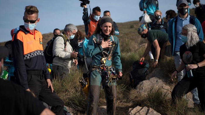 Beatriz Flamini mengisolasi diri di dalam gua sela,a 500 hari